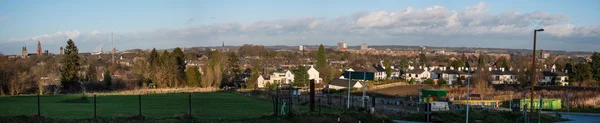 Panoramisch uitzicht over de stad en de omgeving. — Stockfoto