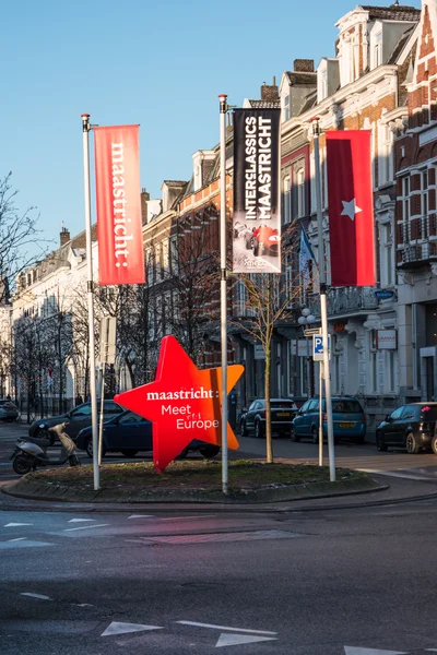 The sign on the street "Europe meets in Maastricht." — Stock Photo, Image