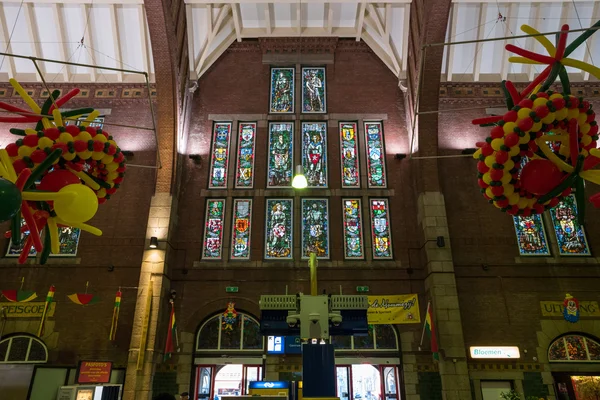 Interiér hlavního vlakového nádraží v budově. — Stock fotografie