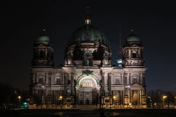 Berliner Dom (Berliner Dom) at nacht verlichting — Stockfoto