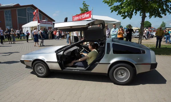 PAAREN IM GLIEN, GERMANY - MAY 19: Sports car DeLorean DMC-12, "The oldtimer show" in MAFZ, May 19, 2013 in Paaren im Glien, Germany — Stock Photo, Image