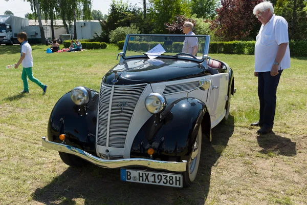 Voiture Ford Eife — Photo