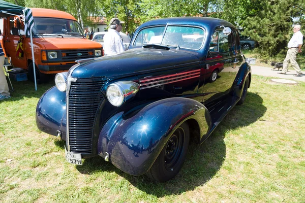 PAREN IM GLIEN, ALEMANHA - 19 de maio: The Chevrolet Master Deluxe Coupe 1938. O Chevrolet Master e Master Deluxe são veículos de passageiros americanos fabricados pela Chevrolet entre 1934 e 1942, "The — Fotografia de Stock