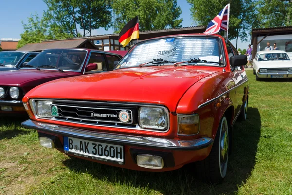 PAAREN im Glien, Tyskland-19 maj: Austin allegro är en liten familj bil som tillverkas av British Leyland under Austin namn från 1973 till 1982, "den Oldtimer show" i Mafz, 19 maj, 2013 i PAA — Stockfoto