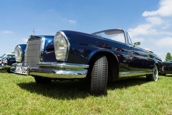 PAAREN IM GLIEN, GERMANY - MAY 19: Full-size luxury car Mercedes — Stock Photo, Image