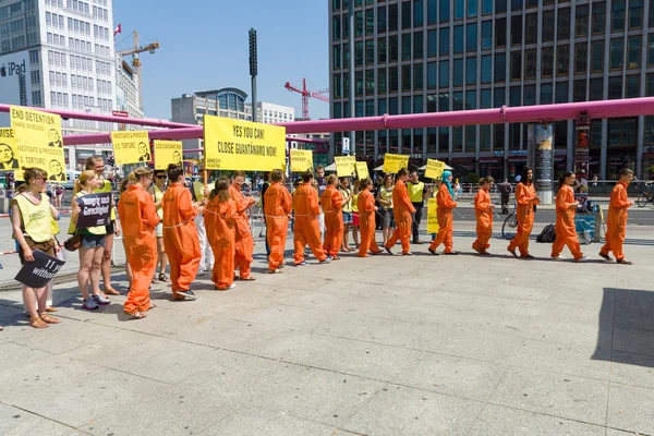 Amnesty International activists protest at Potsdamer Platz near the Ritz-Carlton, because of his state visit to Germany by US President Barack Obama — Stock Photo, Image