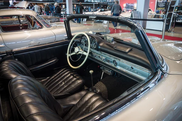 ロードスターメルセデス・ベンツ300sl(W198)のキャブ、1957年. — ストック写真