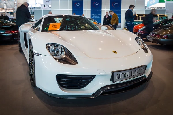 Voiture de sport hybride rechargeable Porsche 918 Spyder, 2015 . — Photo