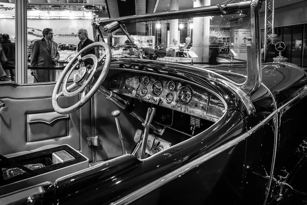 Cabin of a full-size luxury car Mercedes 24/100/140 PS, 1925. Body by Murphy Coachbuilder. — Stock Photo, Image