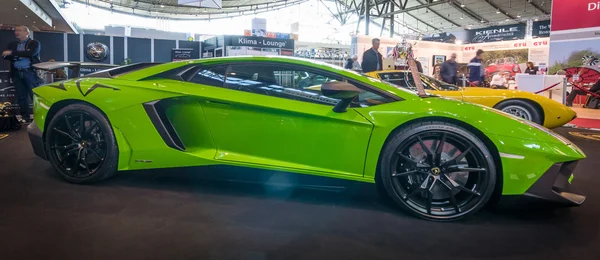 Μεσαία σπορ αυτοκίνητο Λαμποργκίνι Aventador LP 750-4 υπερταχύτητες, 2016. — Φωτογραφία Αρχείου