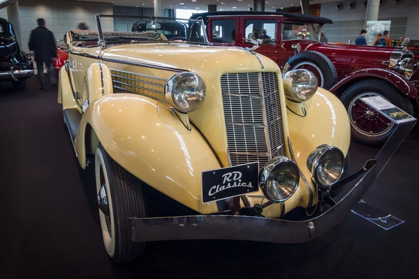 Carro vintage Auburn 852 Phaeton Sedan, 1936 . — Fotografia de Stock