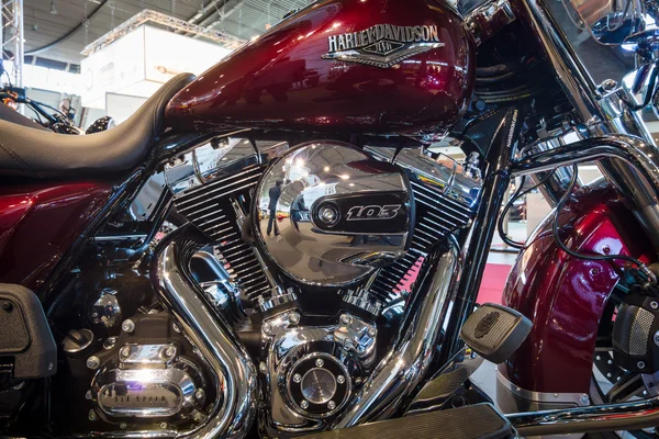 Fragmento de una motocicleta Harley-Davidson Road King, 2016 . —  Fotos de Stock