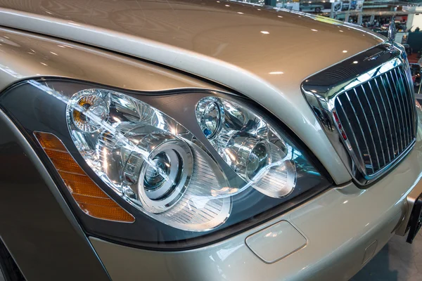 Headlamp of full-size luxury car Maybach 57S, 2006. — Stockfoto