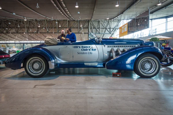 Voiture de luxe Auburn Duesenberg Modèle SJ Cabrio . — Photo