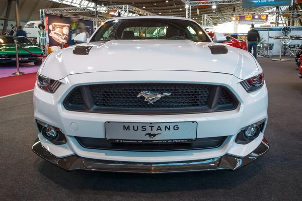 Samochód Pony Ford Mustang gt Fastback Coupe (szósta generacja), 2015. — Zdjęcie stockowe