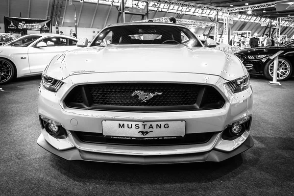 Pony car Ford Mustang GT cabriolet (sesta generazione), 2015 . — Foto Stock