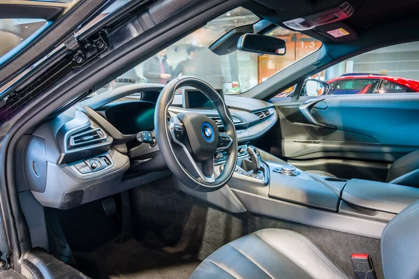 Innenraum eines Plug-in-Hybrid-Sportwagens i8. — Stockfoto