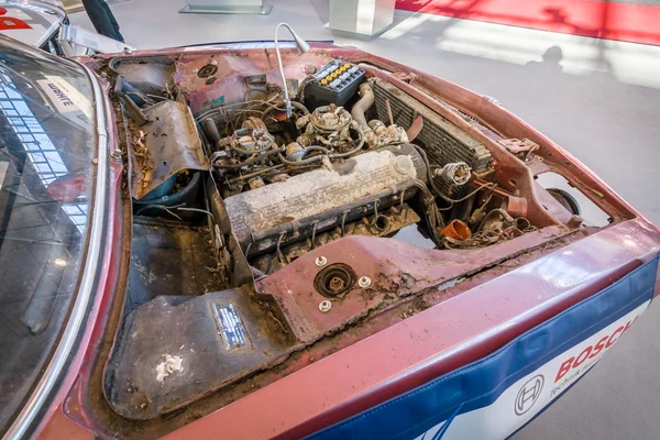 Un motore sporco e difettoso della vettura BMW E9 Coupe, 1970 . — Foto Stock