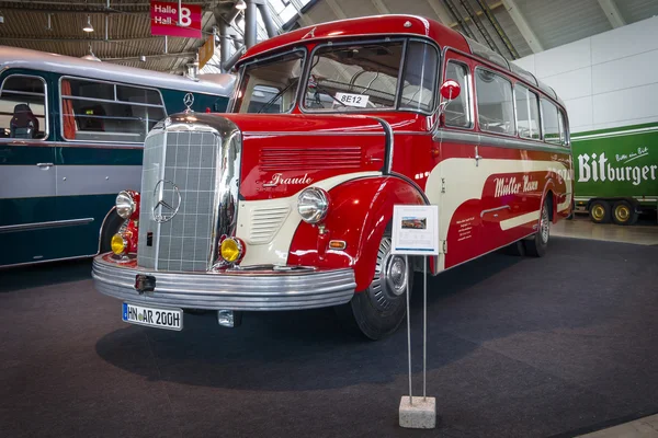 Bus touristique Mercedes-Benz O3500, 1950 . — Photo