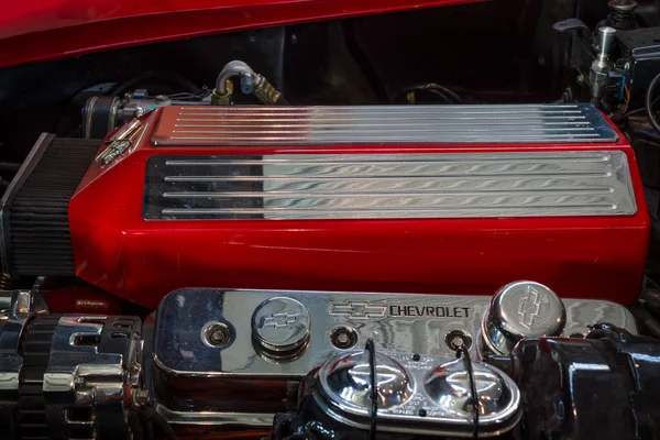 Motor van sport auto Chevrolet Corvette (C3) Stingray, close-up. — Stockfoto