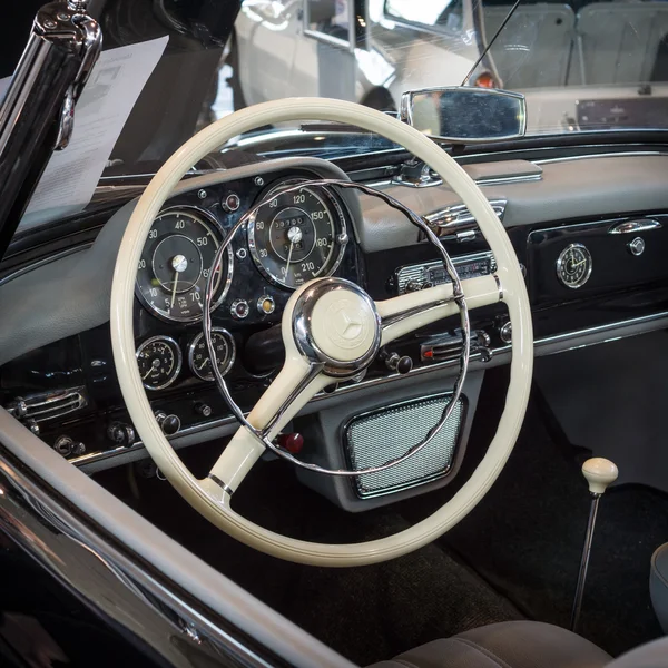グランドツアラーカーのキャビン メルセデス・ベンツ 190 Sl (W121), 1957. — ストック写真
