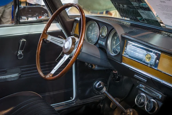 Cabin of compact executive car Alfa Romeo Giulia Super 1.3, 1972 — Stock Photo, Image