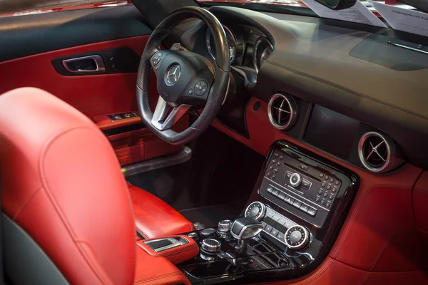 Cabina de superdeportivo Mercedes-Benz SLS AMG (R197), 2012 . — Foto de Stock