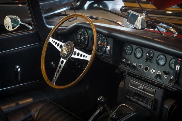 Cabine de carro esportivo Jaguar E-Type 4.2 Serie I roadster, 1967 . — Fotografia de Stock