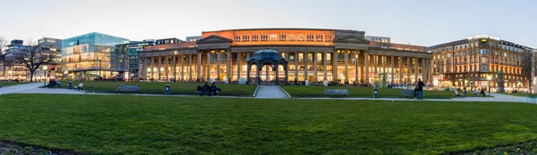 Panoramic view of Koenigsbau-Passagen (from 1991 to 2002, the Stuttgart Stock Exchange) and Schlossplatz. — Stock Photo, Image