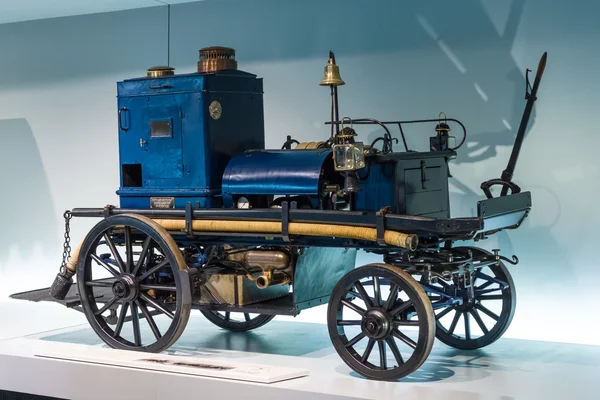 Daimler motorized fire-fighting pump (Daimler Motor-Feuerspritze), 1892. — Stock Photo, Image