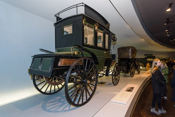 El primer autobús Benz Omnibus (autobús motorizado Benz), 1895 . — Foto de Stock