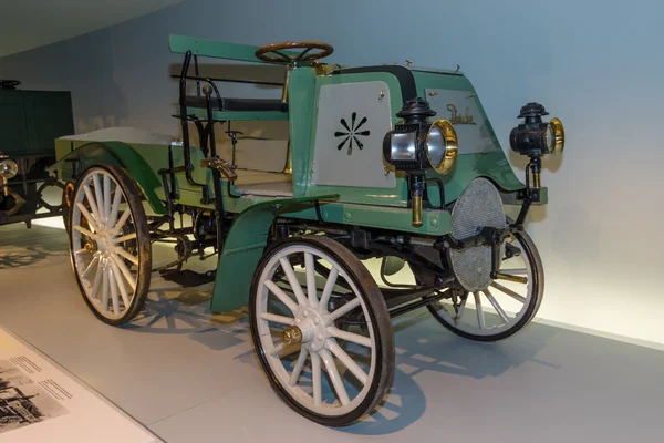 Vintage car Daimler Motor-Geschaeftswagen (Daimler motorized business vehile), 1899. — Stock Photo, Image