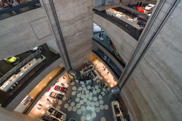 The interior of the museum, the central part (floor levels). — Stock Photo, Image