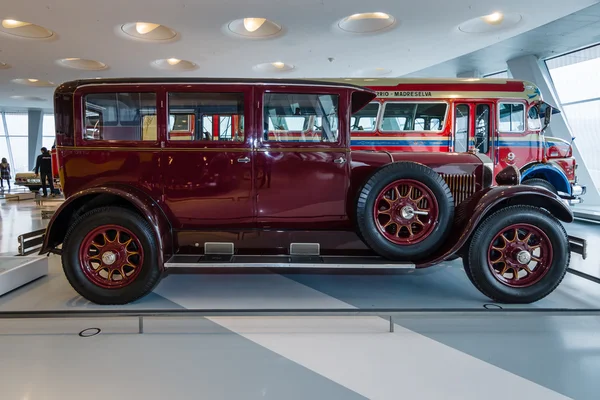 ビンテージ車メルセデス ・ ベンツ 12/55 Ps プルマン リムジン、1927 — ストック写真