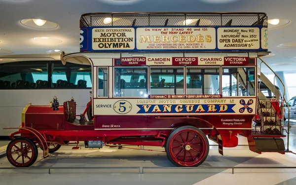 ビンテージ バス 『 合唱 』 ダイムラー二階建てバス、1907 — ストック写真
