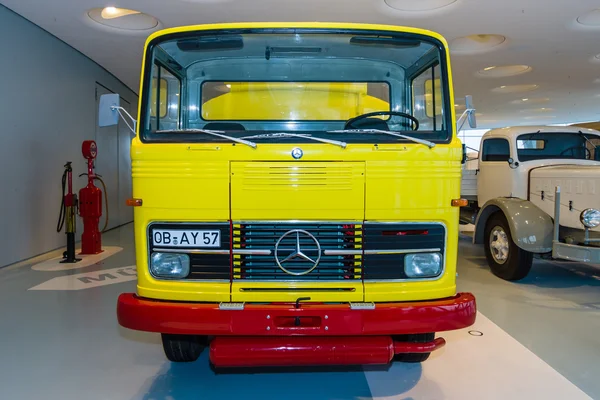 Camião-tanque de combustível Mercedes-Benz LP 1513, 1974 . — Fotografia de Stock