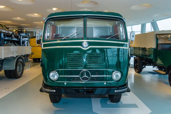 The truck Mercedes-Benz LP333 platform truck, 1959. — Stock Photo, Image