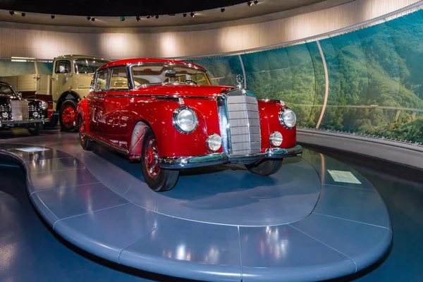 Carro de luxo de tamanho completo Mercedes-Benz Tipo 300 (W186 II), 1952 . — Fotografia de Stock