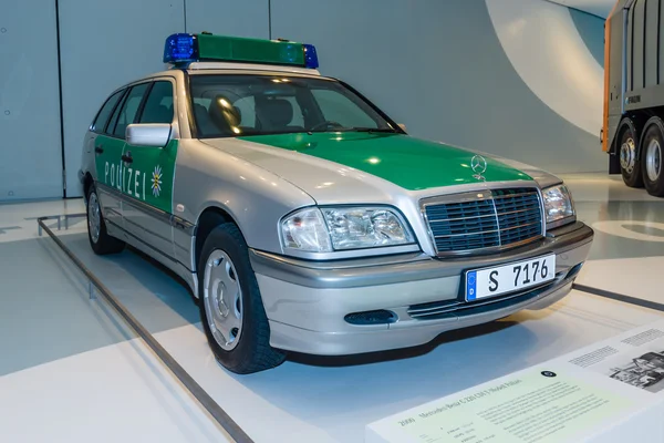 Полицейский универсал Mercedes-Benz C 220 CDI T-Modell, 2000 . — стоковое фото