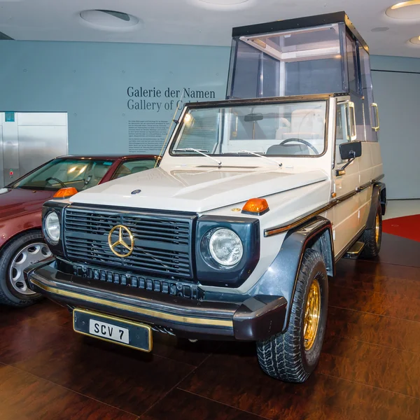 Mercedes-Benz 230g Papamobil, 1980. — Fotografia de Stock