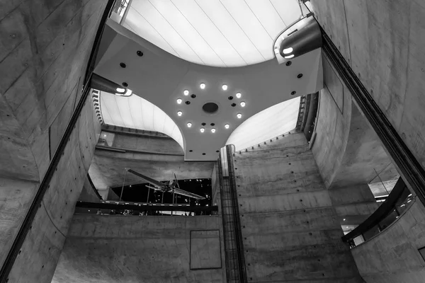 Het interieur van het museum, het centrale deel (vloer-niveaus). — Stockfoto