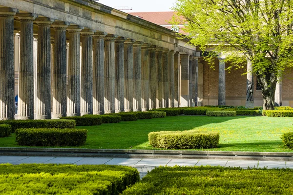 Στην αυλή του το Alte Nationalgalerie (παλιά Εθνική Πινακοθήκη). Βερολίνο. Γερμανία. — Φωτογραφία Αρχείου