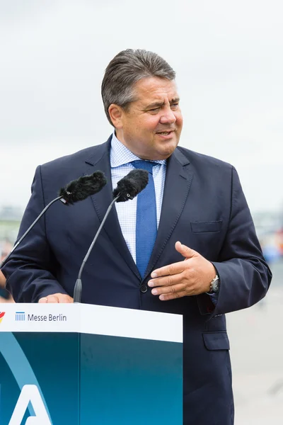 Rede von Sigmar Gabriel, Minister für Wirtschaft und Energie. Ausstellung ila berlin air show 2016 — Stockfoto