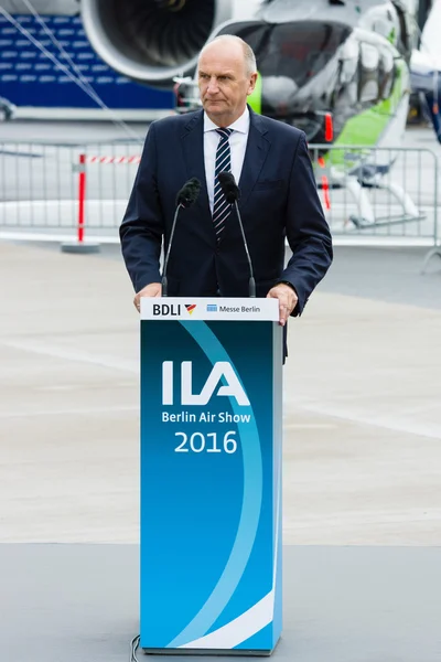 Tal av Dietmar Woidke, ministerpresident av Brandenburg. Utställning Ila Berlin Air Show 2016 — Stockfoto