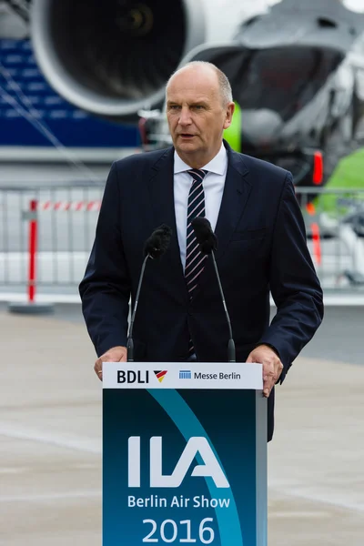 Rede des brandenburgischen Ministerpräsidenten Dietmar Woidke. Ausstellung ila berlin air show 2016 — Stockfoto