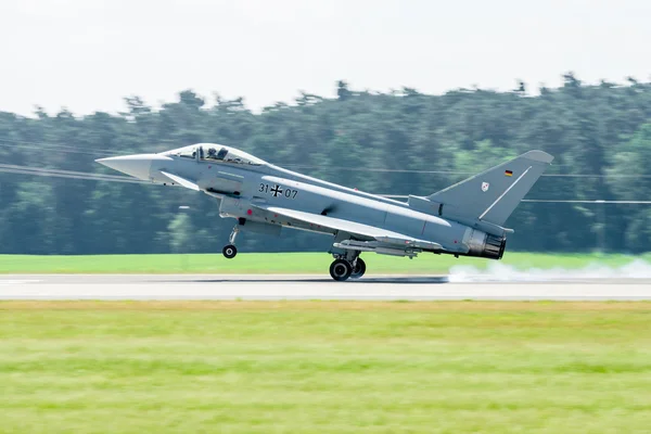Atterraggio multiruolo caccia Eurofighter Typhoon — Foto Stock