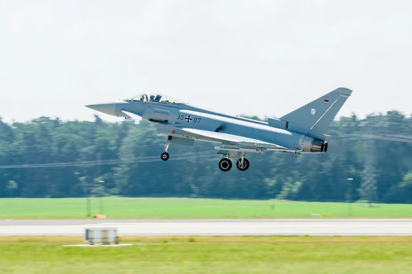 Landing multirole fighter Eurofighter Typhoon. — Stock Photo, Image