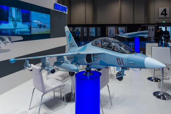 The stand of Unated Aircraft Corporation (Russia). Model of Russian subsonic two-seat advanced jet trainer Yakovlev Yak-130. — Stock Photo, Image