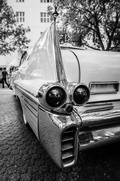 The rear brake lights of full-size luxury car Cadillac Fleetwood Series 70 Eldorado Brougham, 1957 — Stock Photo, Image