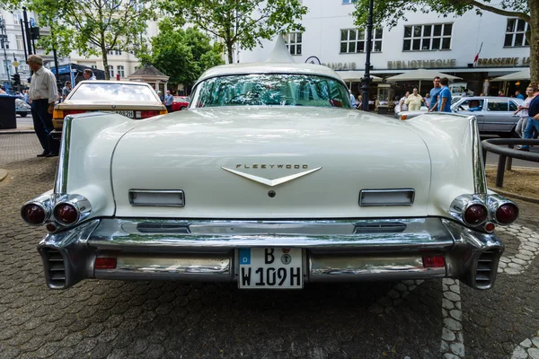 Mobil mewah ukuran penuh Cadillac Fleetwood Series 70 Eldorado Brougham, 1957 — Stok Foto